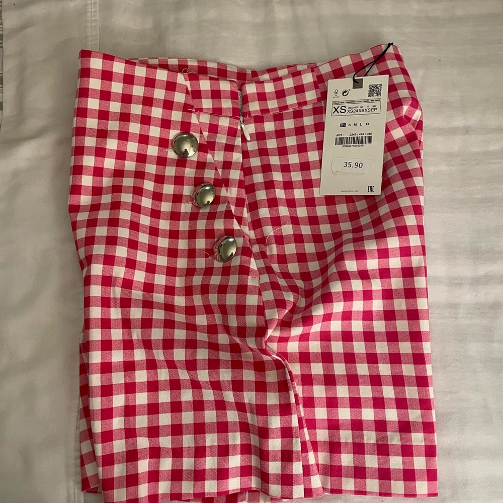 Zara xs high waisted  gingham shorts in pink and white.